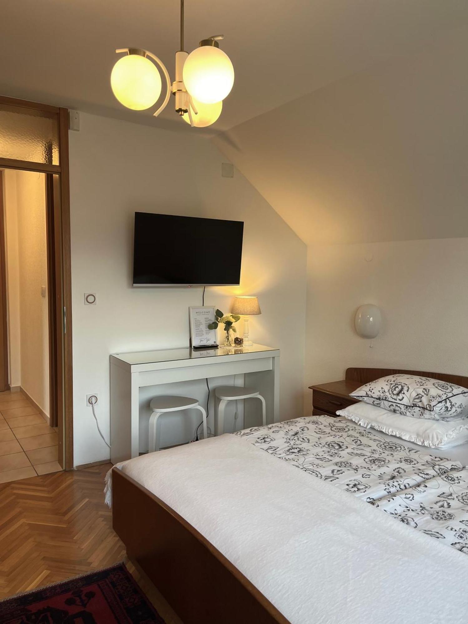 Lakeview Guesthouse & Chalet Μπλεντ Εξωτερικό φωτογραφία