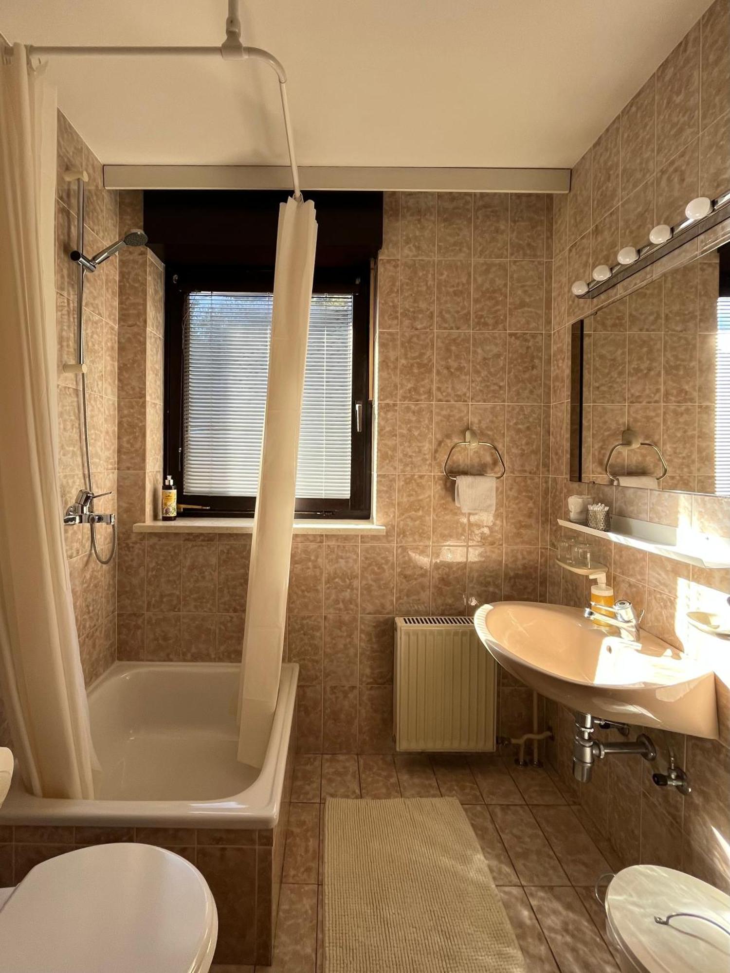 Lakeview Guesthouse & Chalet Μπλεντ Δωμάτιο φωτογραφία